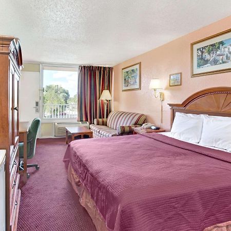 Howard Johnson By Wyndham Tropical Palms Kissimmee Eksteriør billede