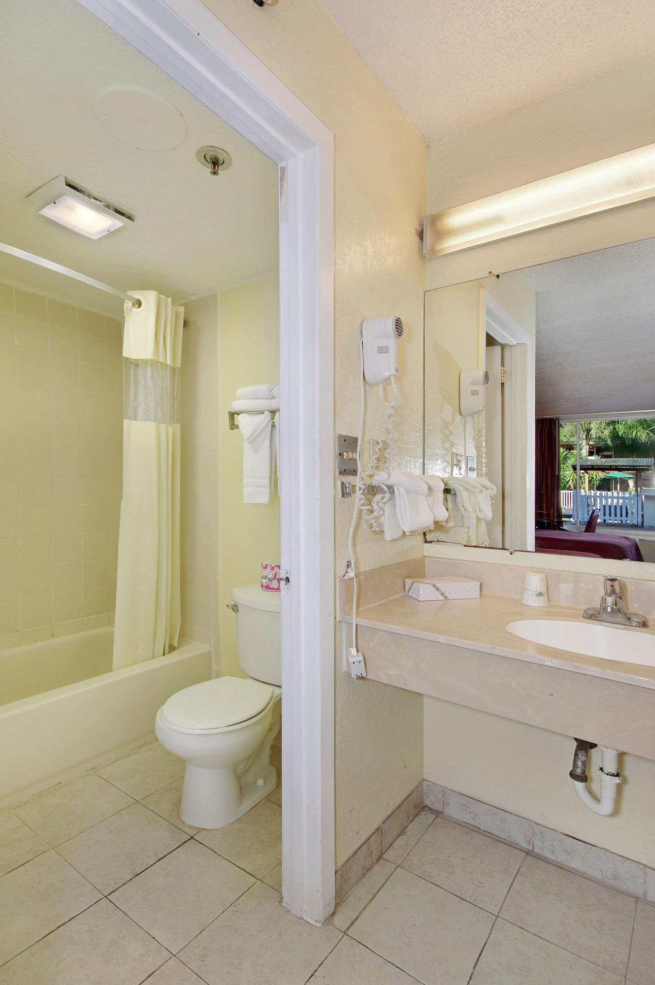 Howard Johnson By Wyndham Tropical Palms Kissimmee Eksteriør billede