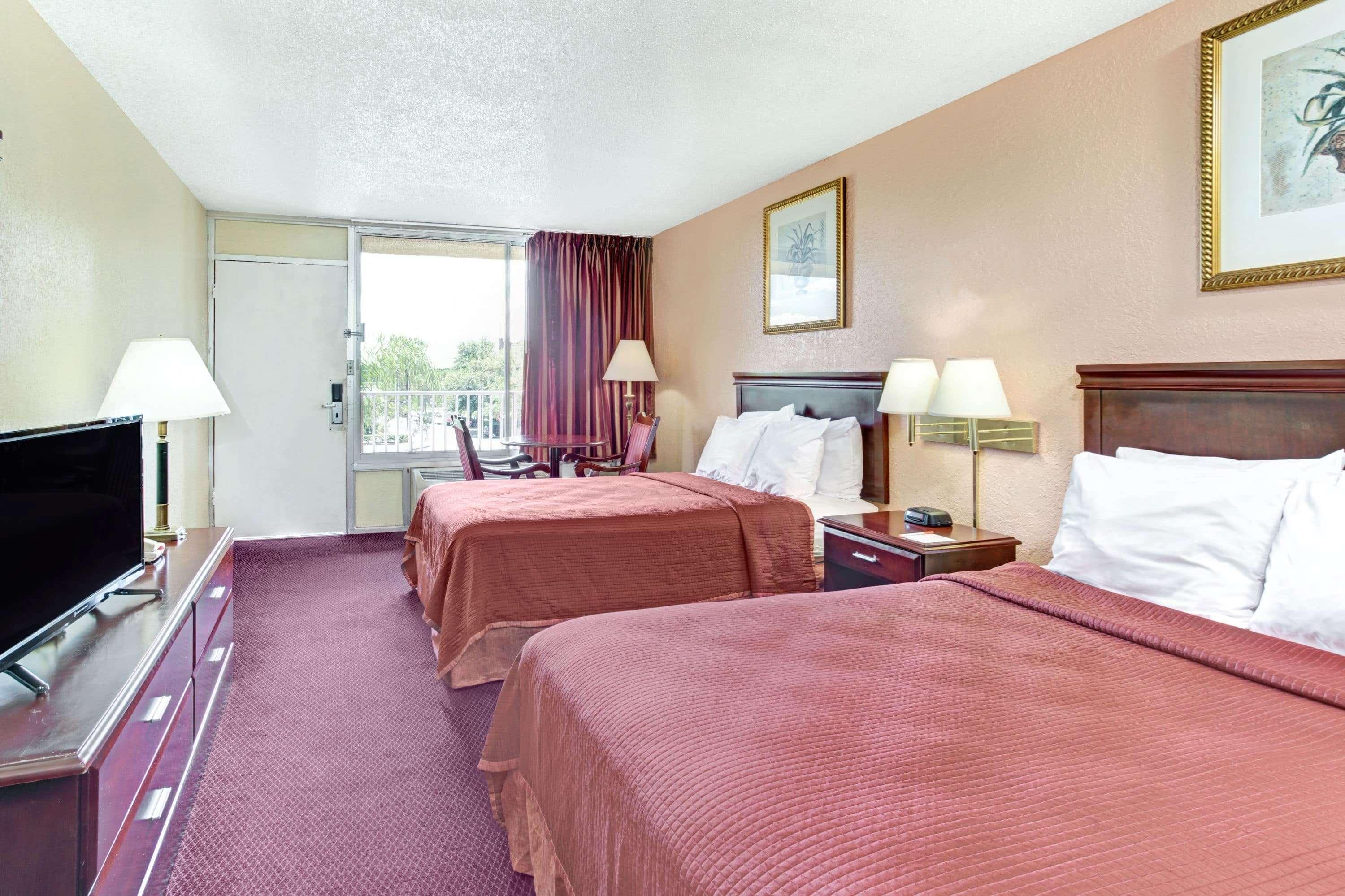 Howard Johnson By Wyndham Tropical Palms Kissimmee Eksteriør billede