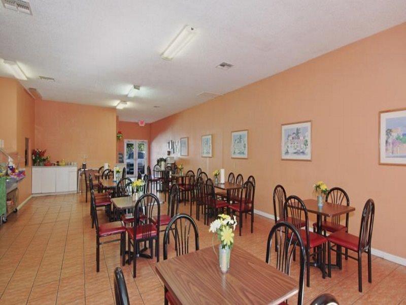 Howard Johnson By Wyndham Tropical Palms Kissimmee Eksteriør billede