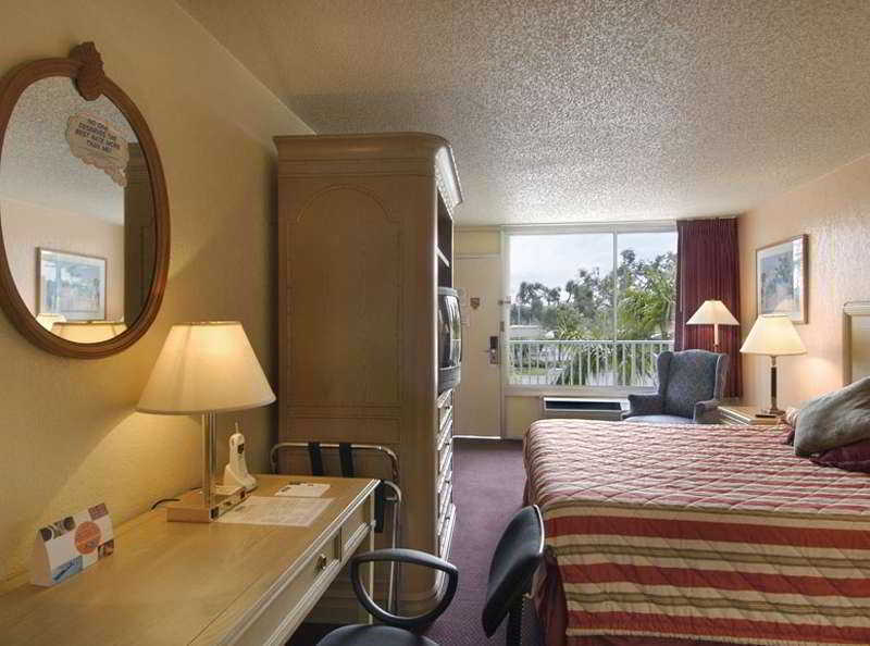 Howard Johnson By Wyndham Tropical Palms Kissimmee Eksteriør billede
