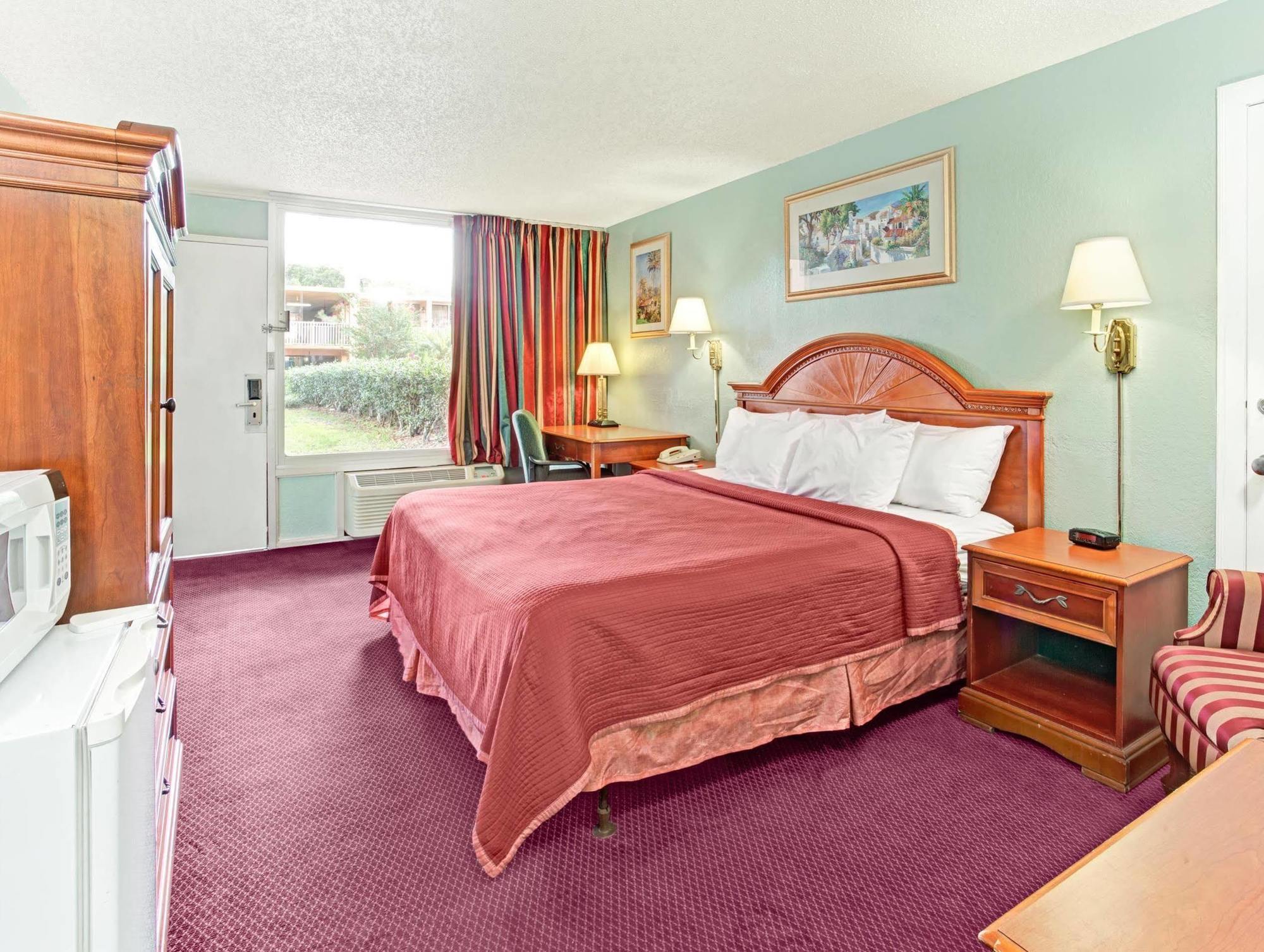 Howard Johnson By Wyndham Tropical Palms Kissimmee Eksteriør billede